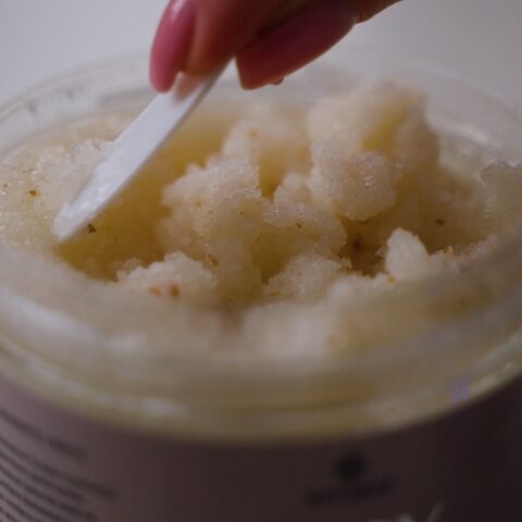 Sweet Raspberry Peeling - Oczyszczenie i Nawilżenie Suchej Skóry