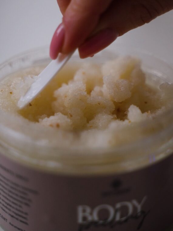 Sweet Raspberry Peeling - Oczyszczenie i Nawilżenie Suchej Skóry