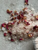 Bath Salt KISS KISS - Różana sól do kąpieli